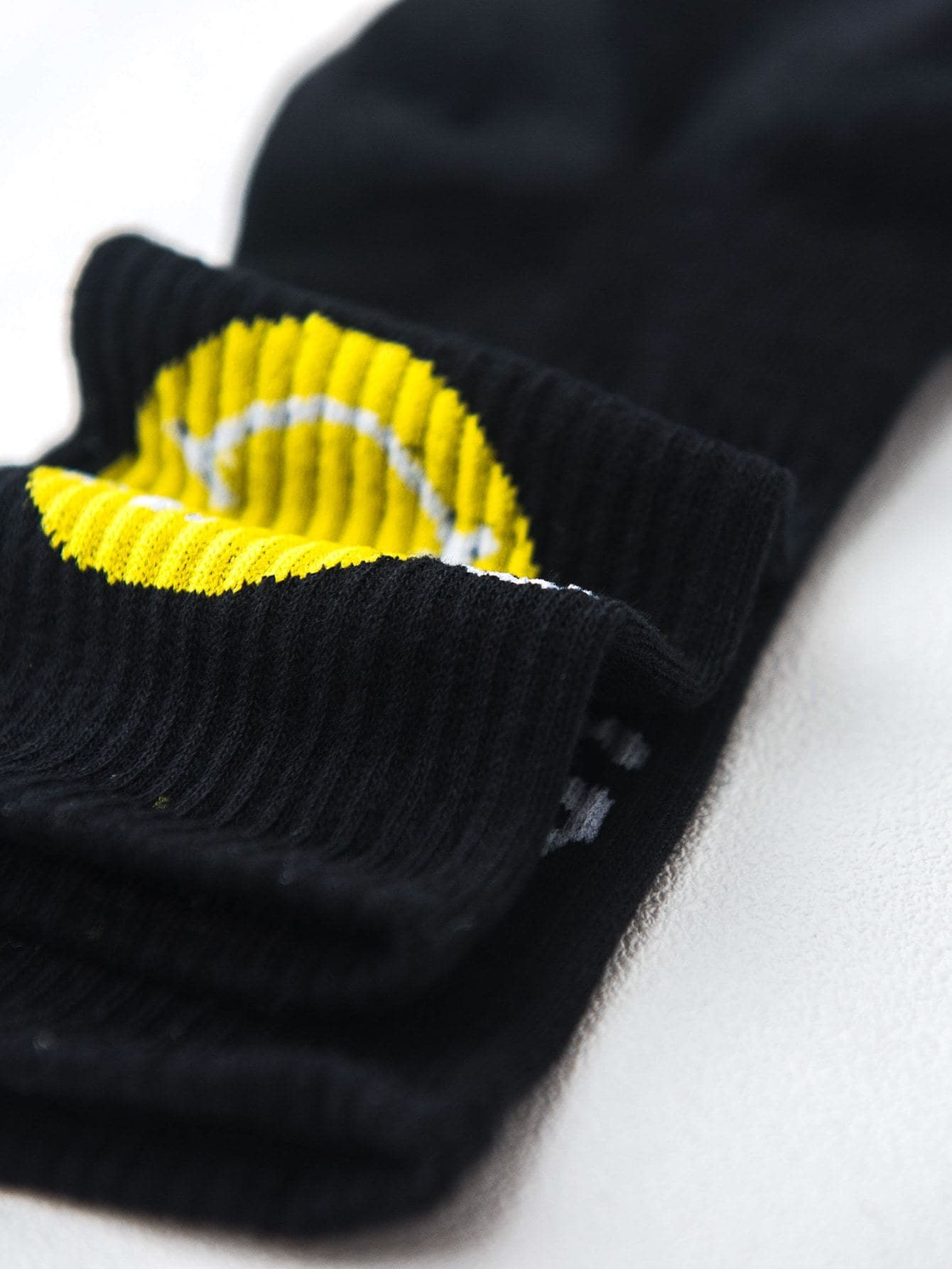 Black Smile Letter Print Socks 1pair