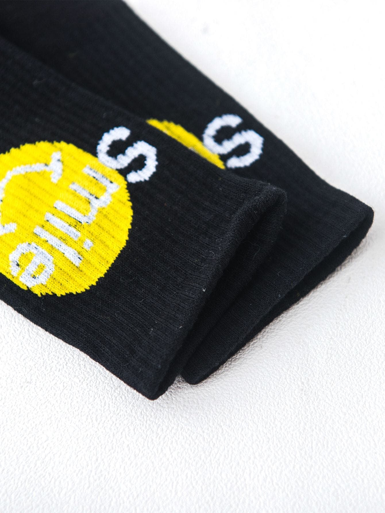 Black Smile Letter Print Socks 1pair