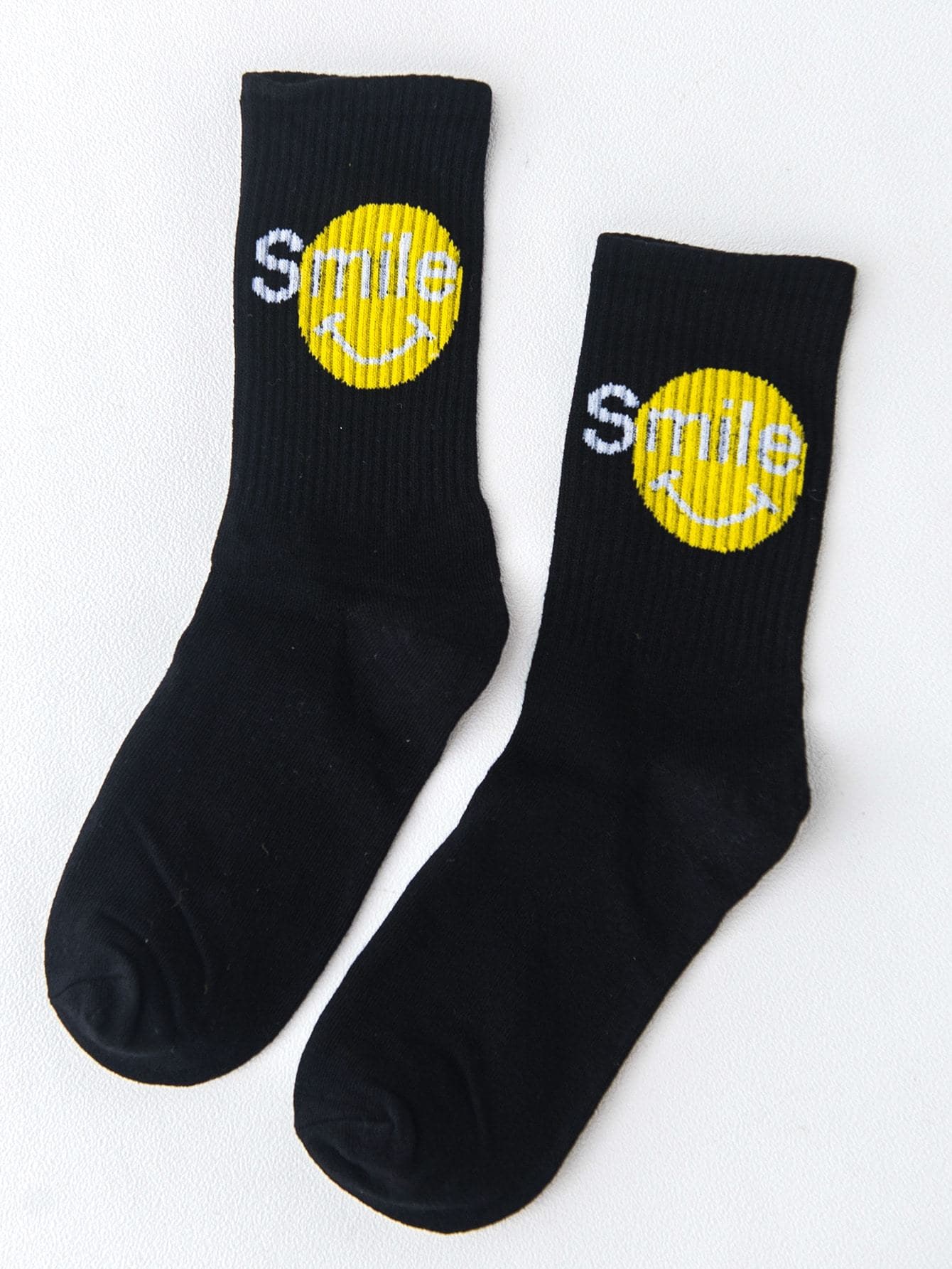 Black Smile Letter Print Socks 1pair