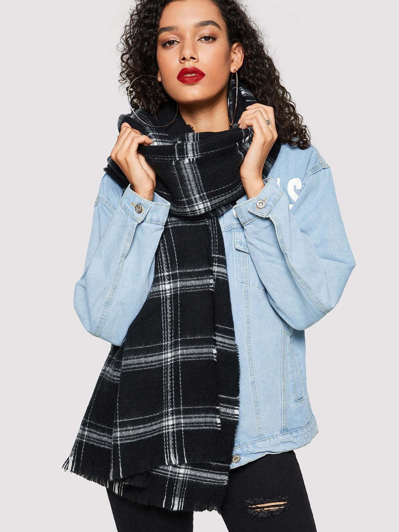 Black and White Frayed Trim Plaid Scarf