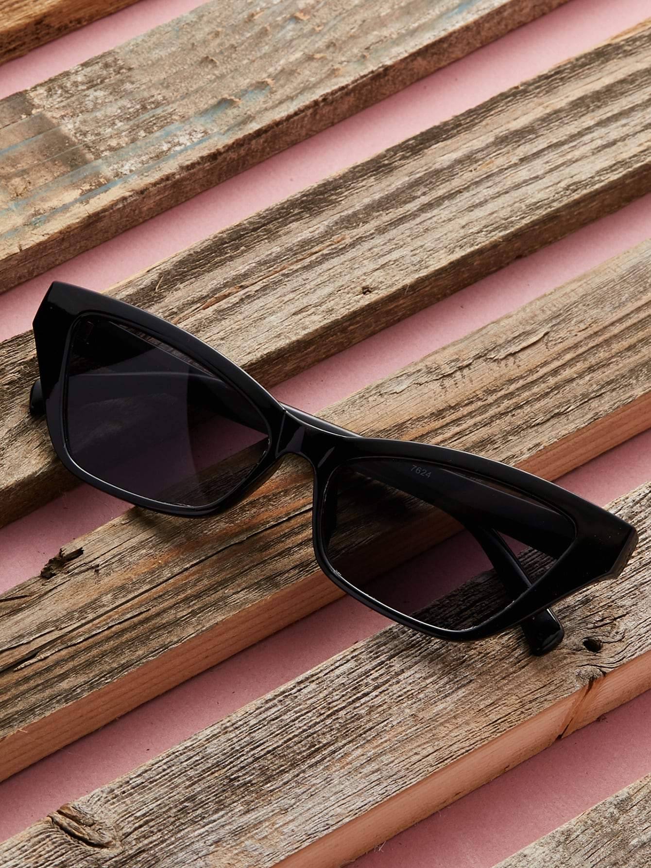 Sporty Wayfarer Style Clear Acrylic Sunglasses