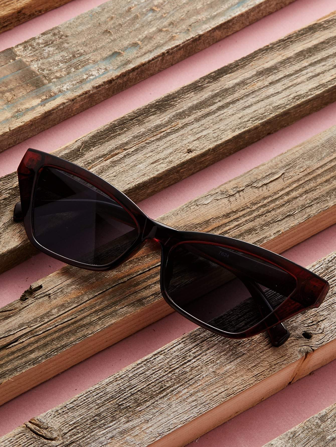 Sporty Wayfarer Style Clear Acrylic Sunglasses