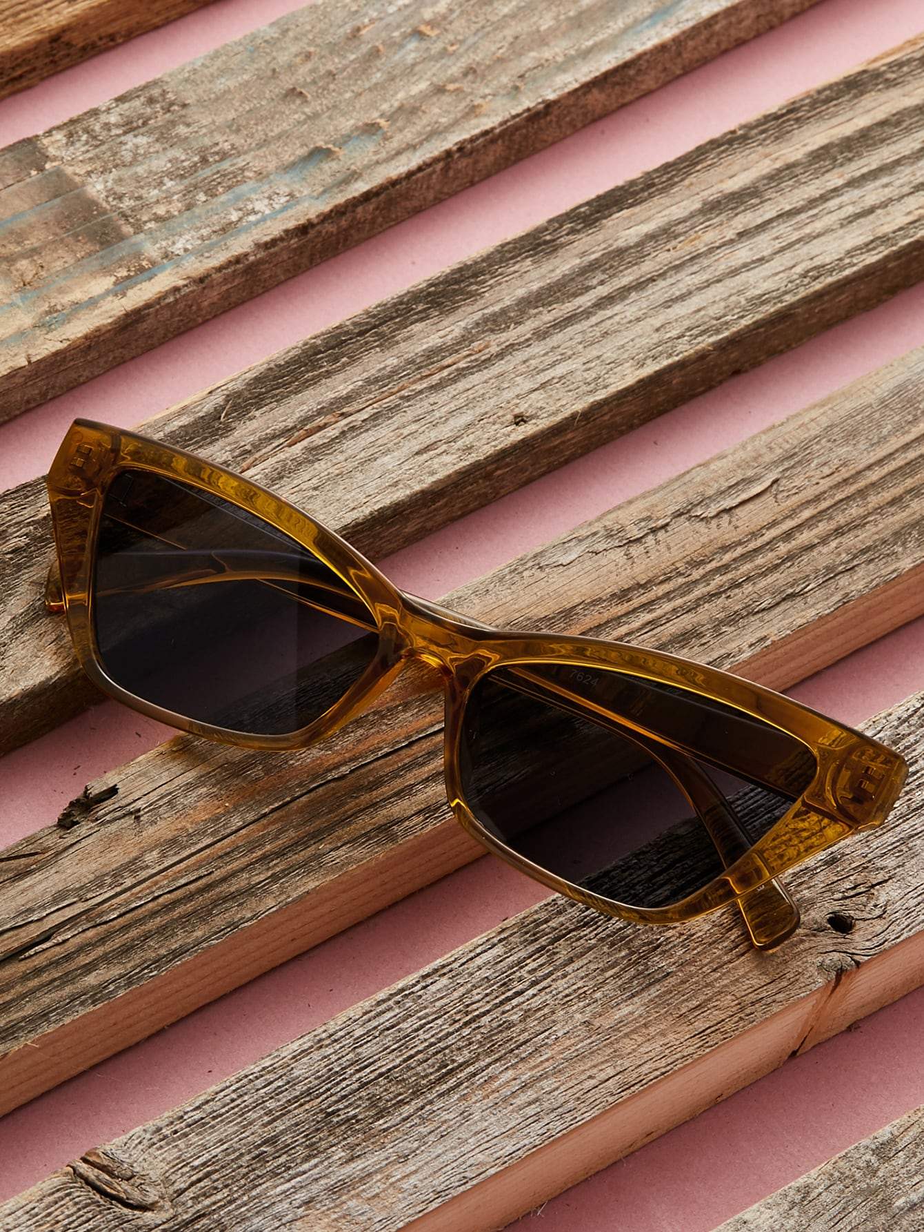 Sporty Wayfarer Style Clear Acrylic Sunglasses