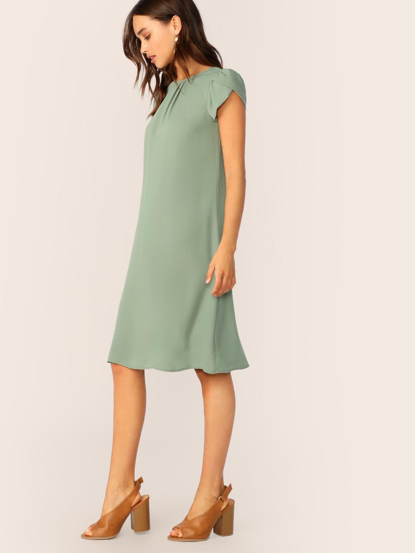 Green Round Neck Petal Sleeve Pleated Front Dress