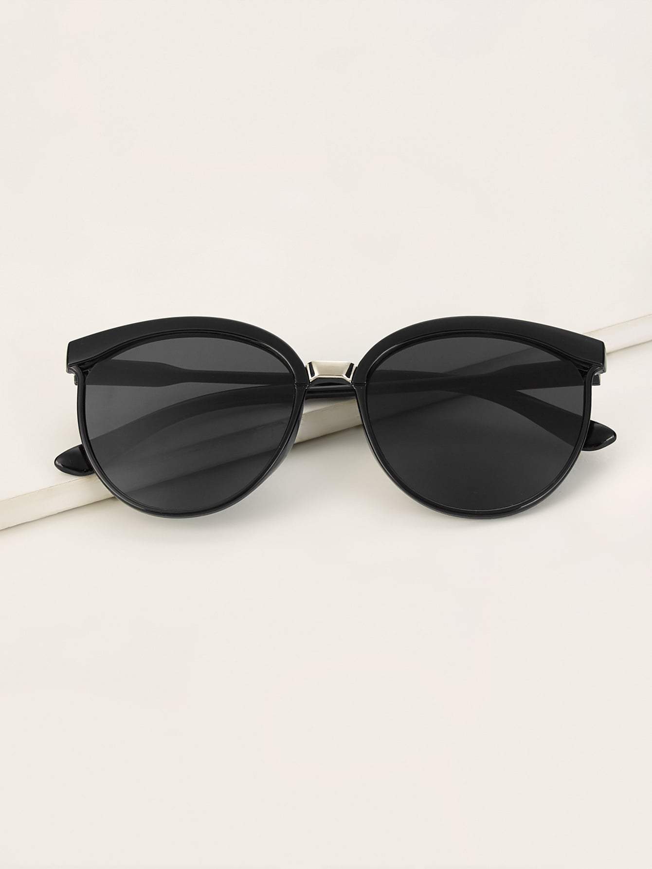 Black Plain Frame Tinted Lens Sunglasses