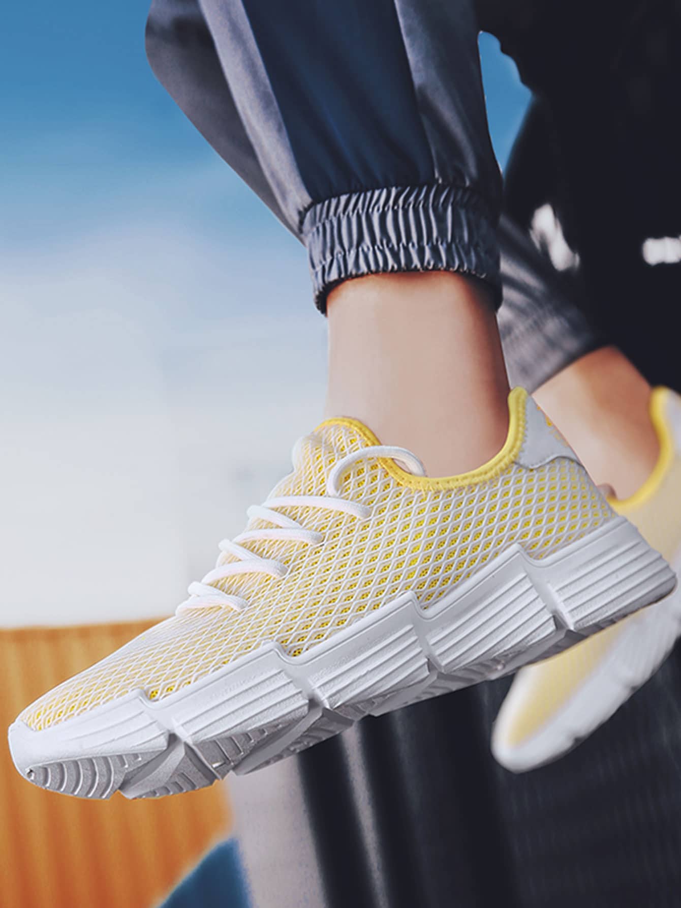 Round Toe Lace-up Front Mesh Trainers Shoes