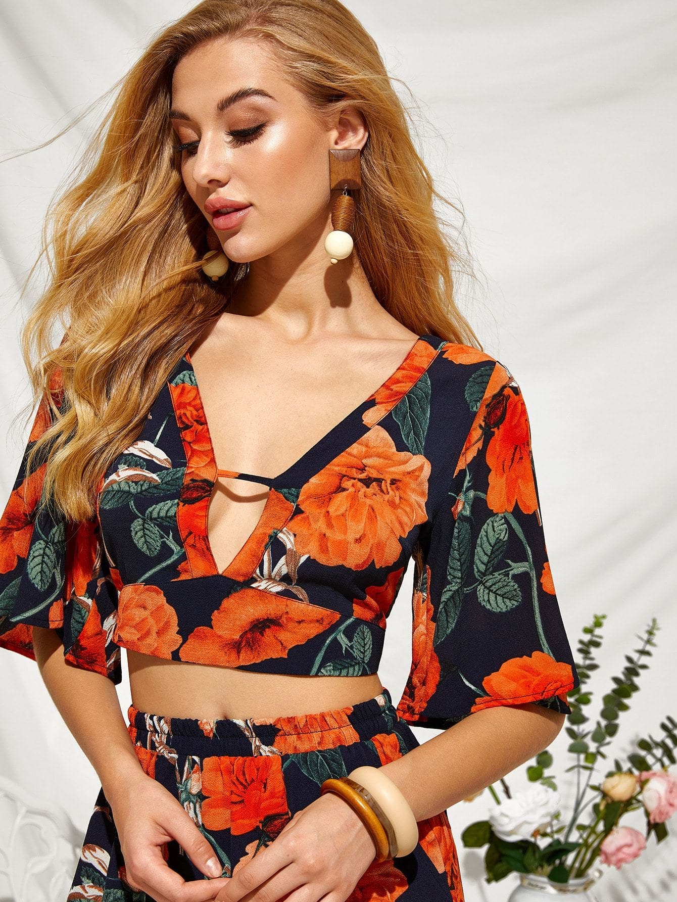 Keyhole Neckline V-cut Floral Print Crop Top & Shorts Set