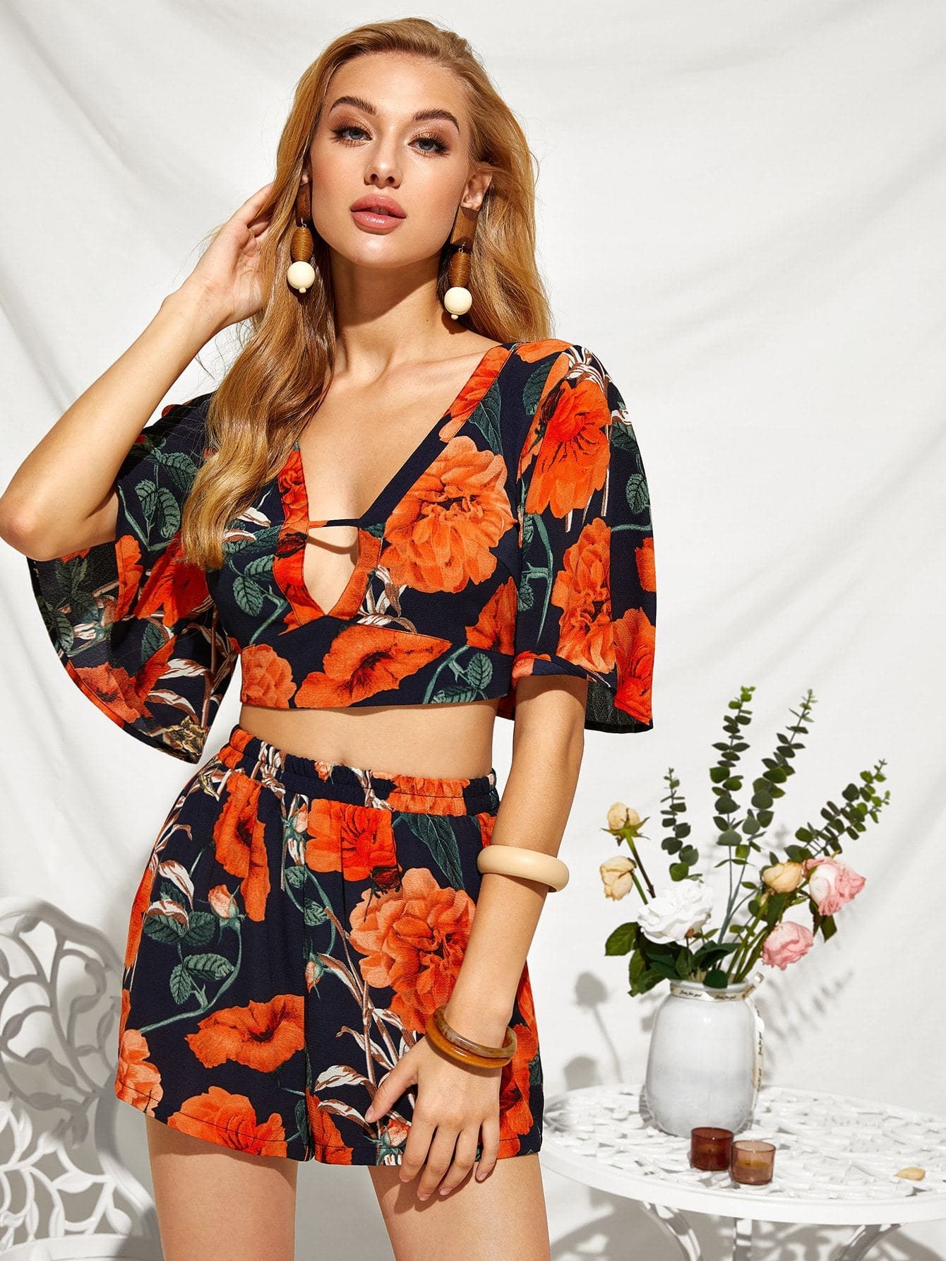 Keyhole Neckline V-cut Floral Print Crop Top & Shorts Set
