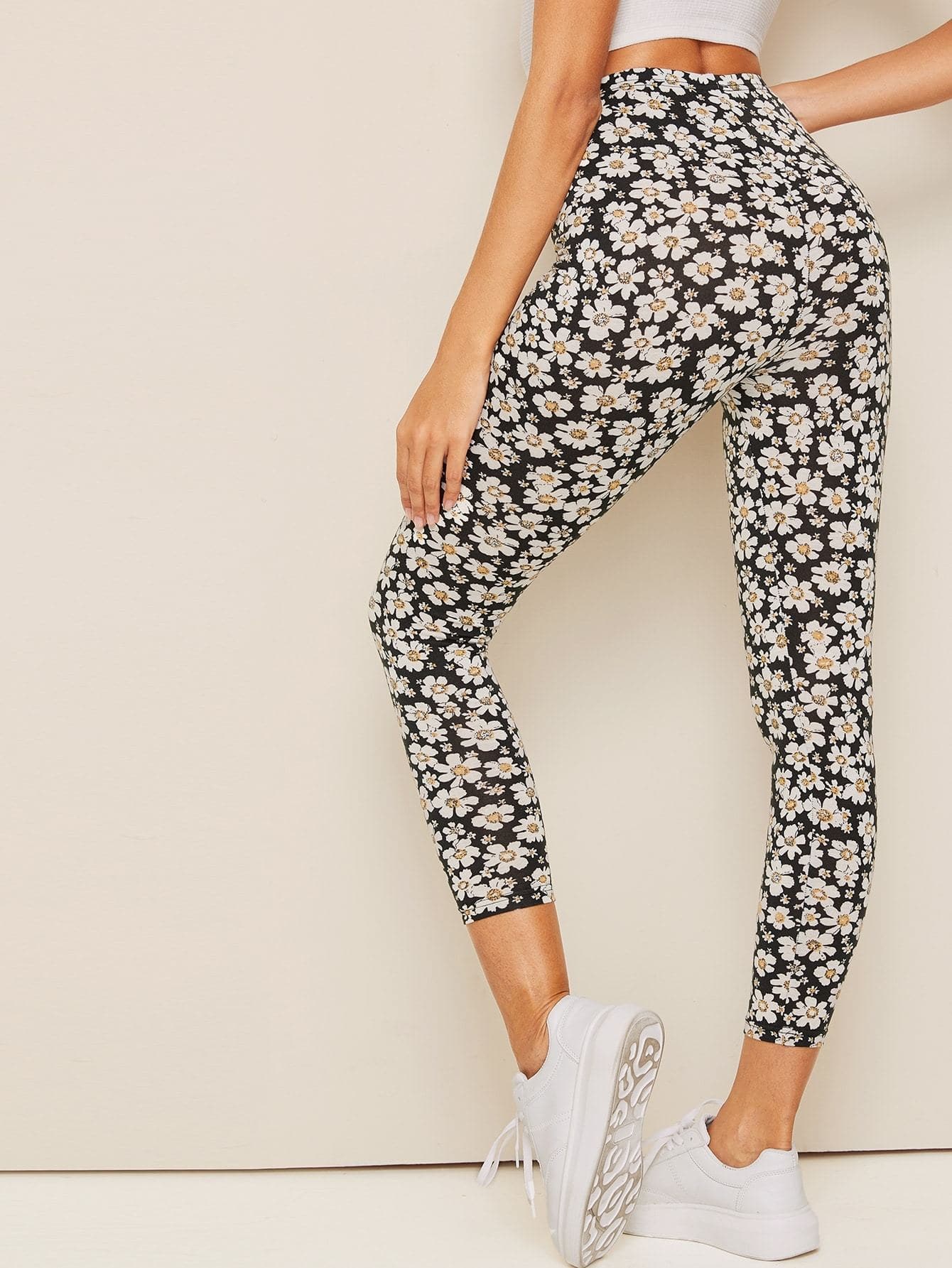 Allover Daisy Print Crop Leggings