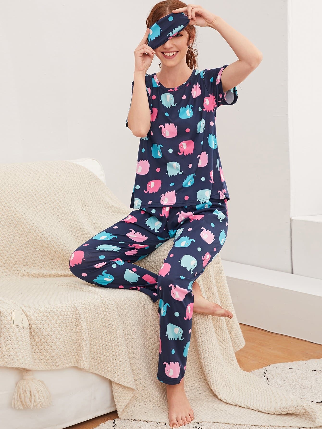Round Neck Cartoon Elephant Graphic Pyjama Sleepwear Set With Eye Cover