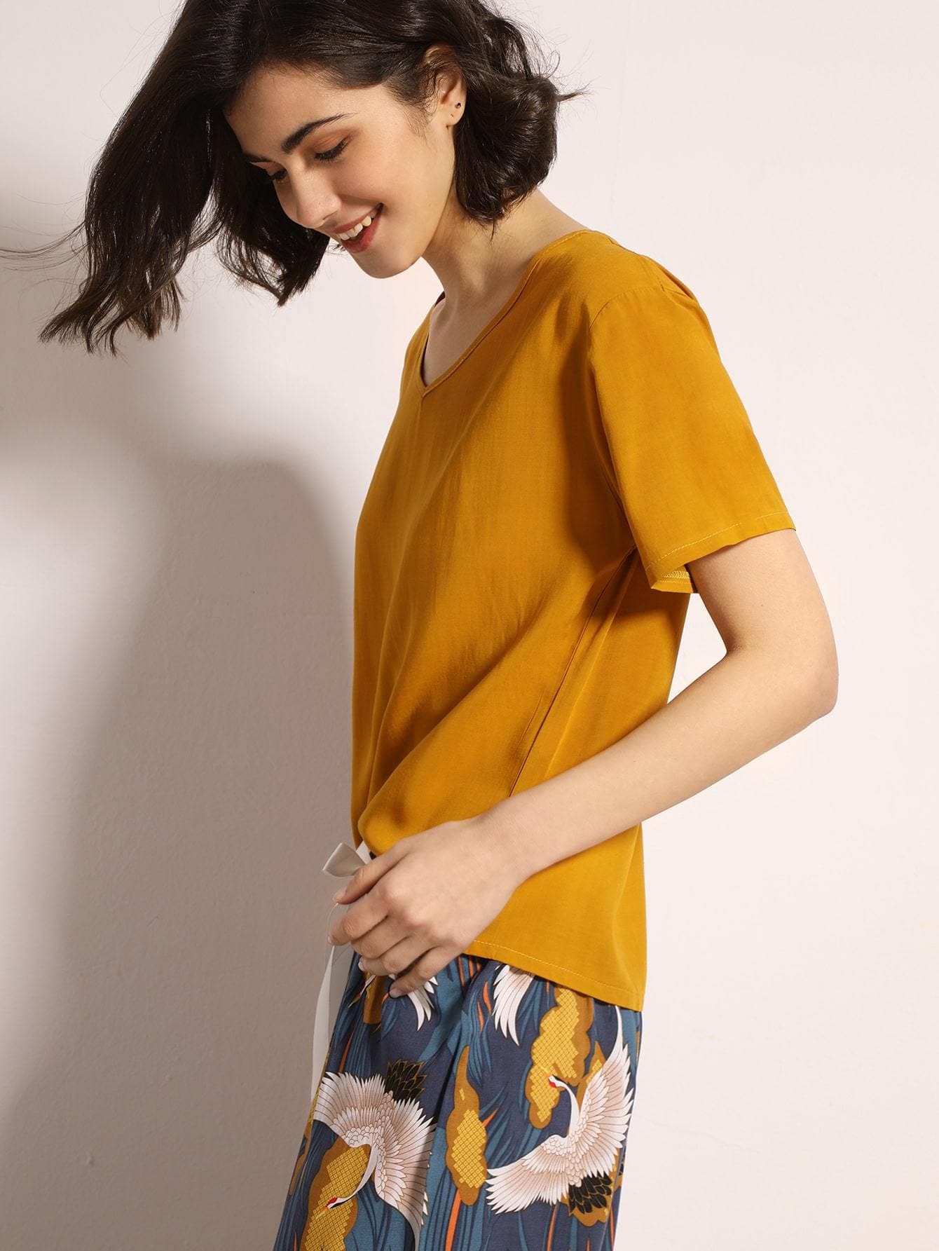 Round Neck Solid Tee & Crane Print Pants Sleepwear Set