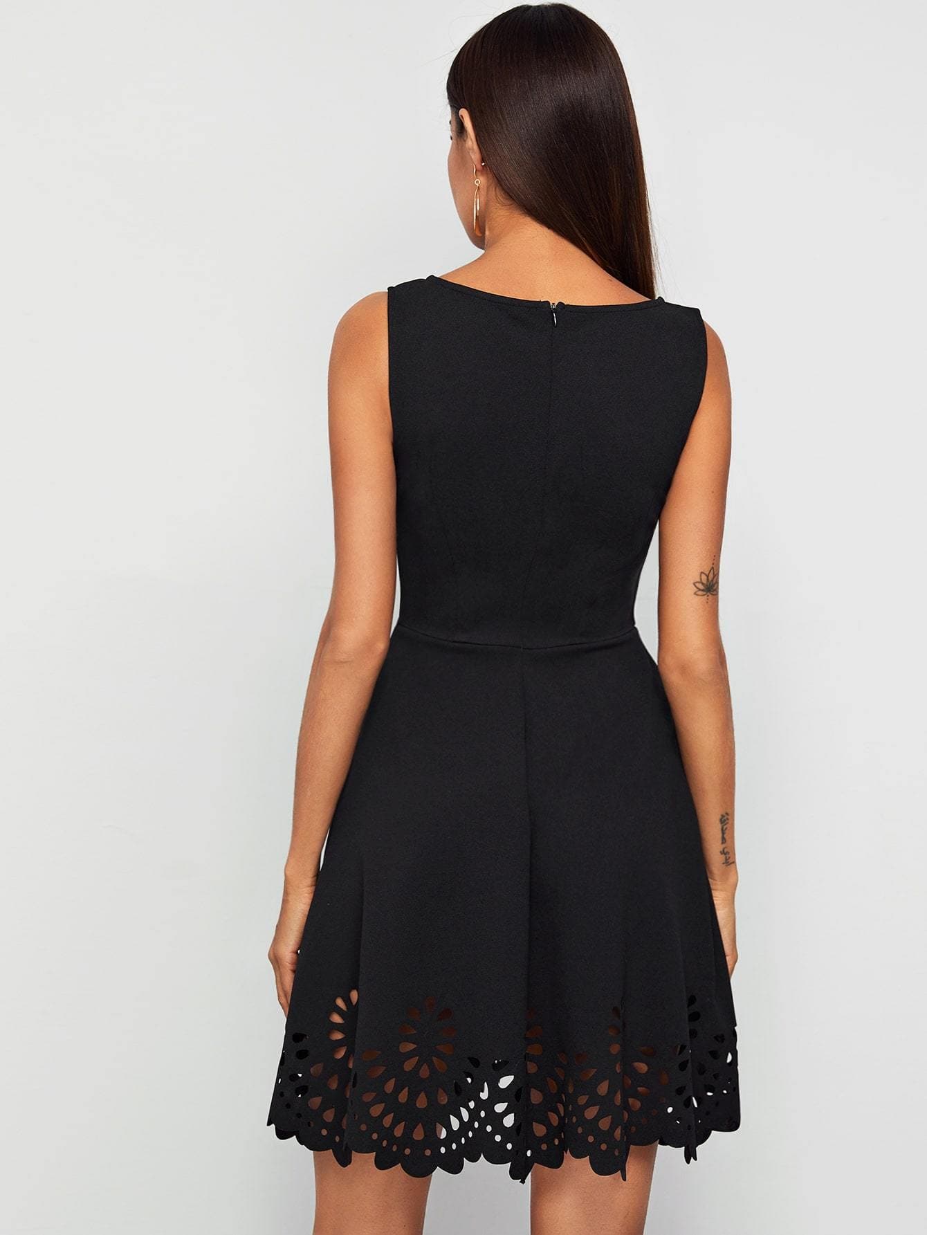 Black Sleeveless Laser Cut Scallop Hem Sweetheart Neck Dress