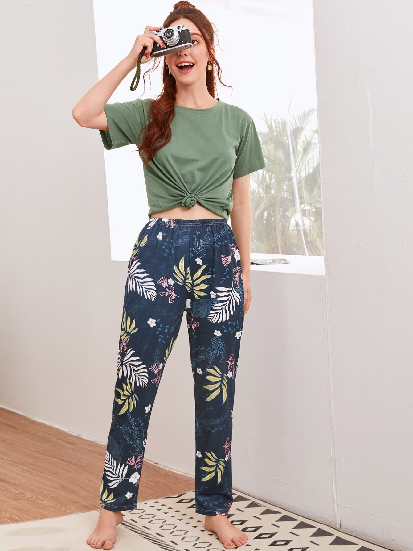 Round Neck Plants Print Pyjama Sleepwear Set
