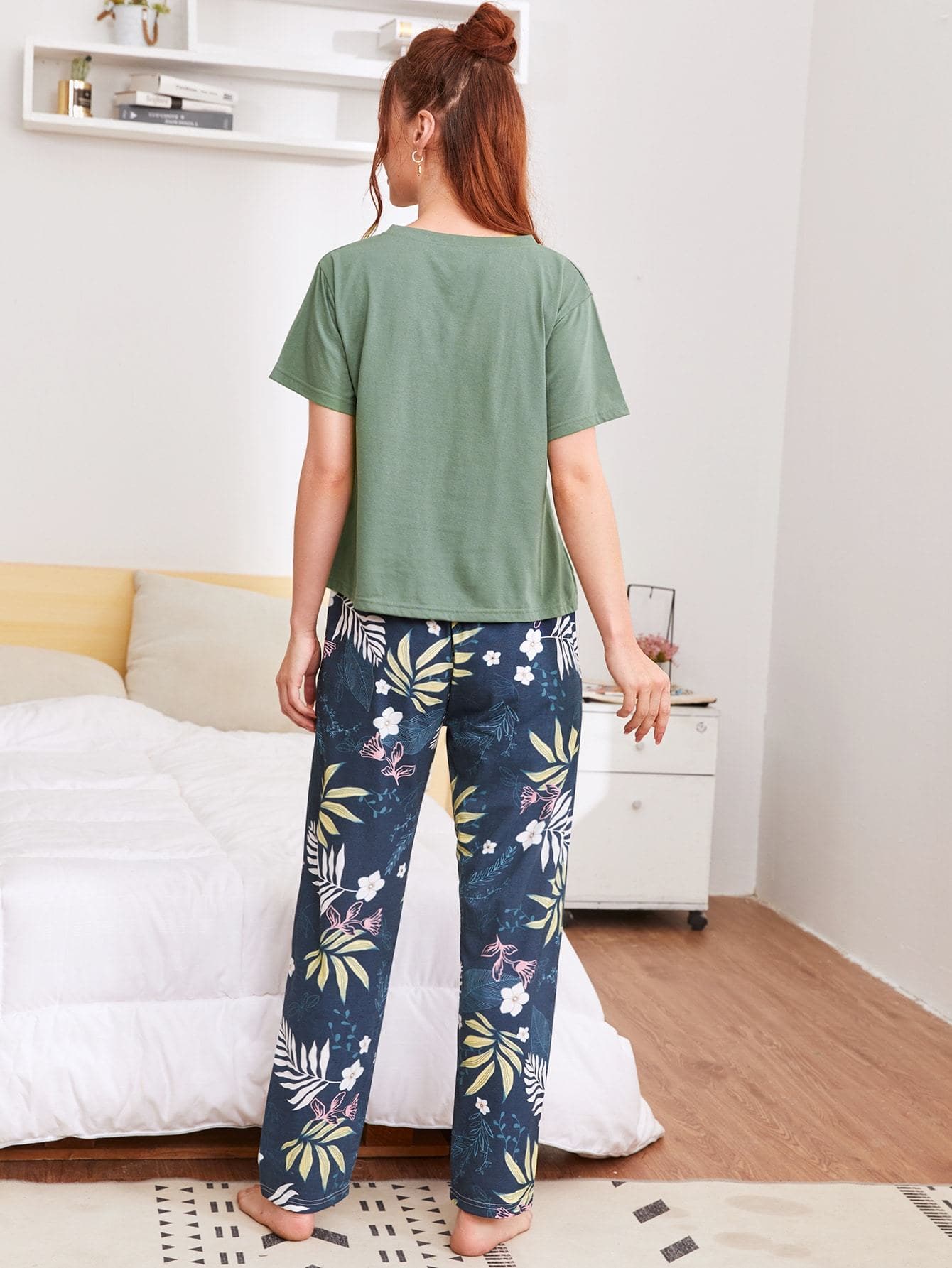 Round Neck Plants Print Pyjama Sleepwear Set