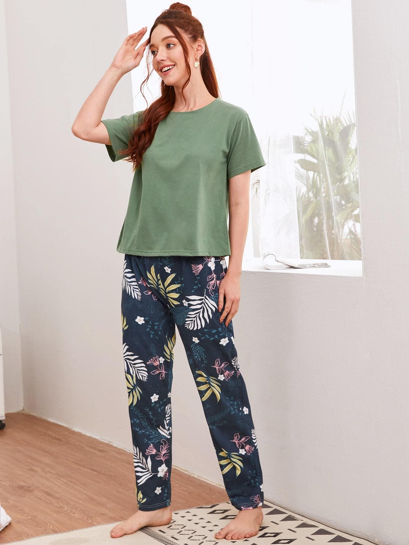 Round Neck Plants Print Pyjama Sleepwear Set