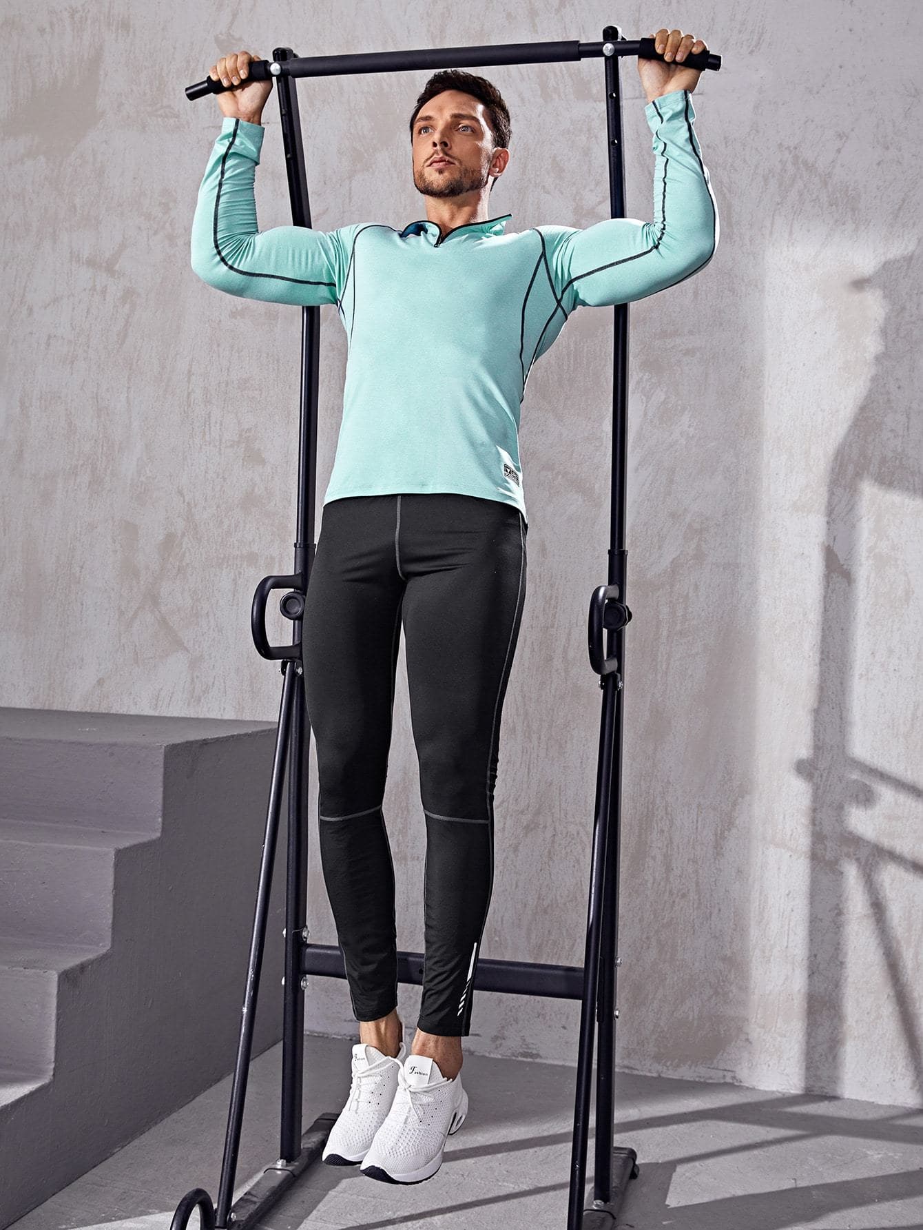 Zipper Sports Top With Letter Graphic Leggings