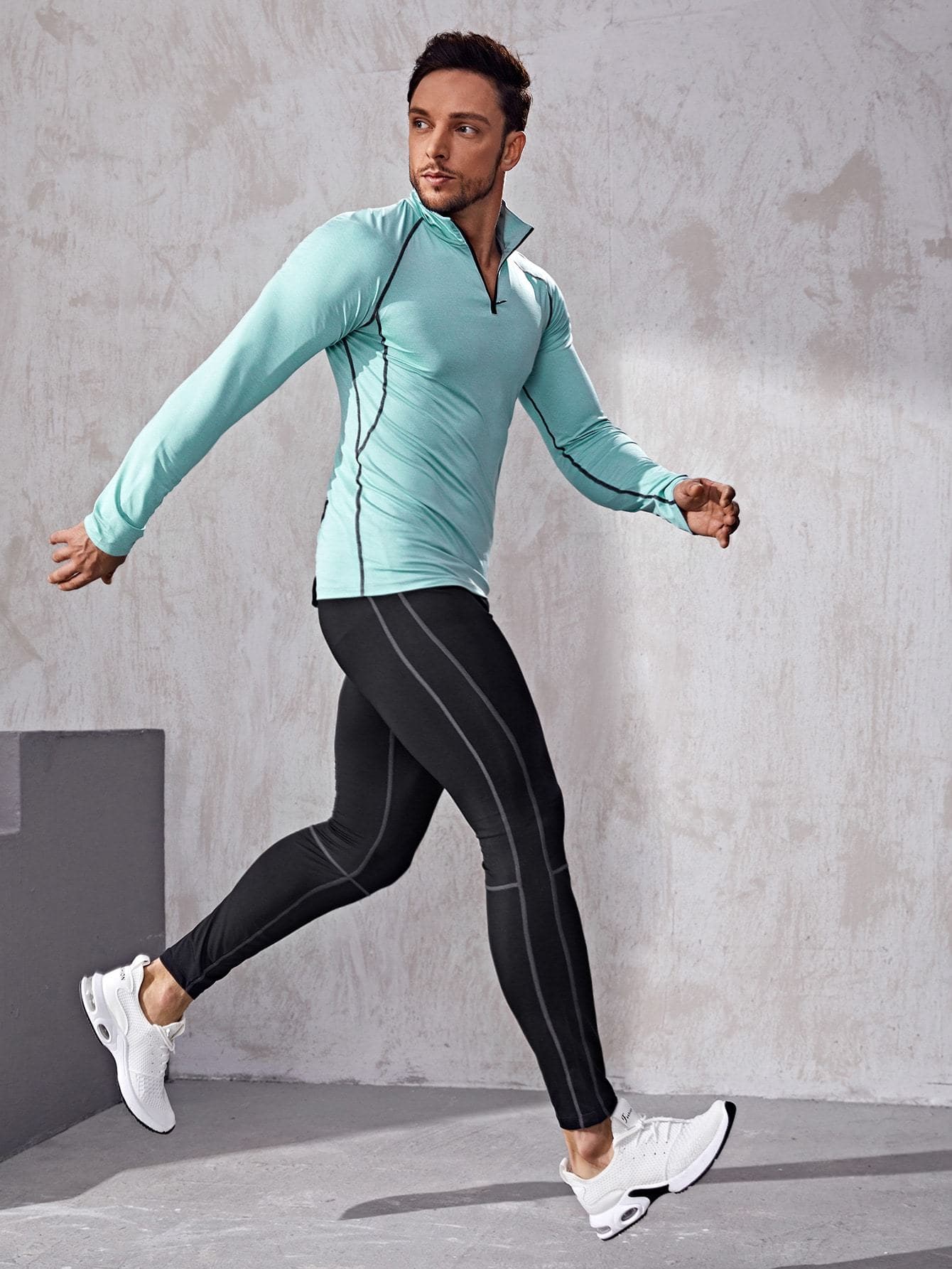 Zipper Sports Top With Letter Graphic Leggings