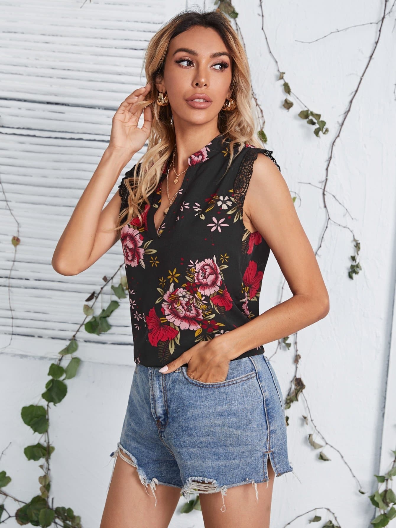 Sleeveless Lace Scallop Edge Floral Top