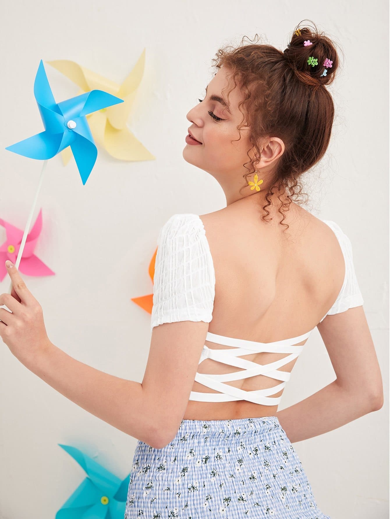 White Scoop Neck Crisscross Backless Slim Fit Top