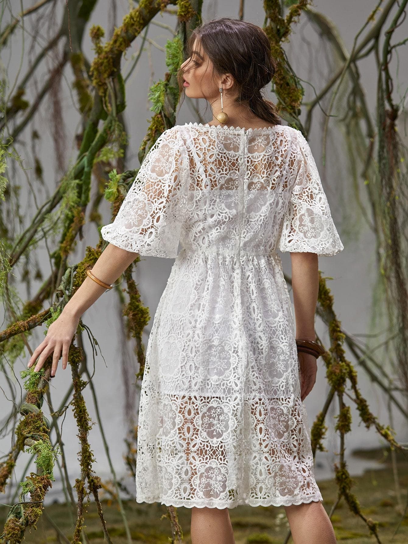 White Square Neck Lantern Sleeve Lace Dress Without Belt