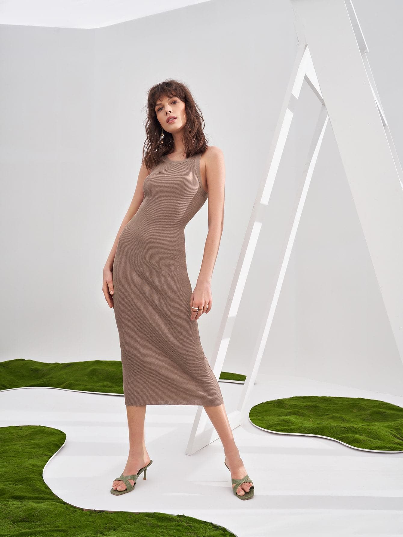 Round Neck Sleeveless Solid Slim Fit Jumper Dress