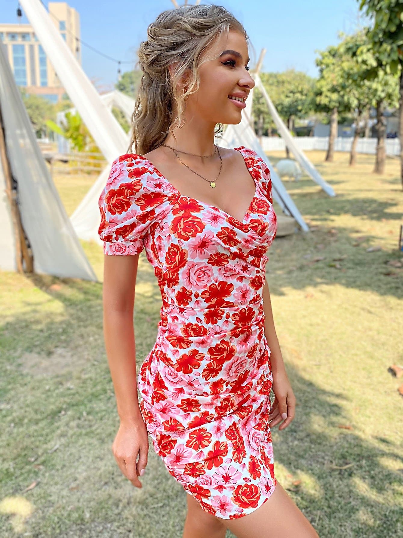 Red Floral Sweetheart Neckline Slim Fit Mini Dress