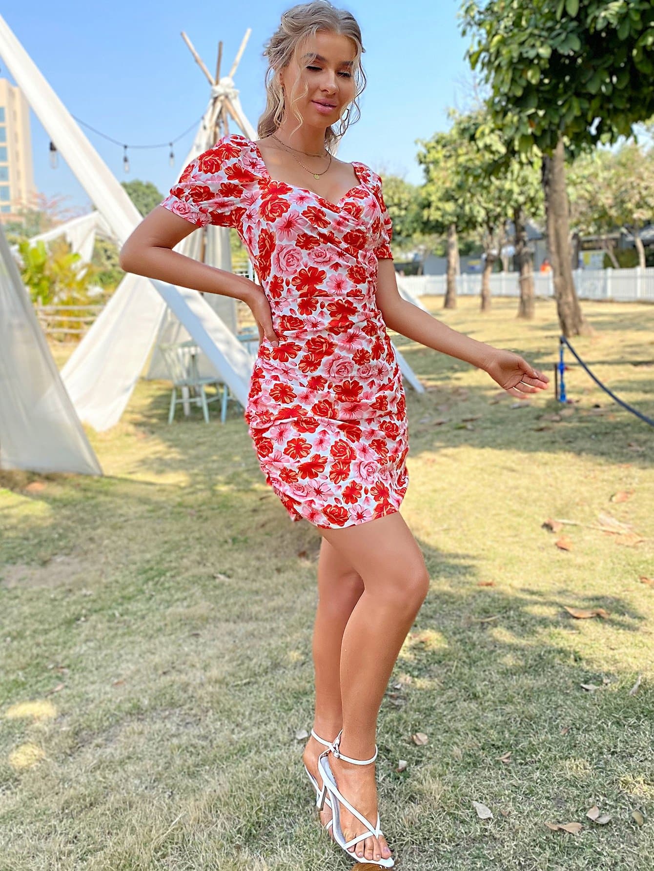 Red Floral Sweetheart Neckline Slim Fit Mini Dress