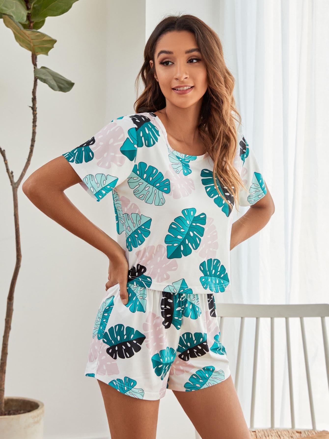 Round Neck Tropical Print Round Neck Top and Shorts Pyjama Sleepwear Set