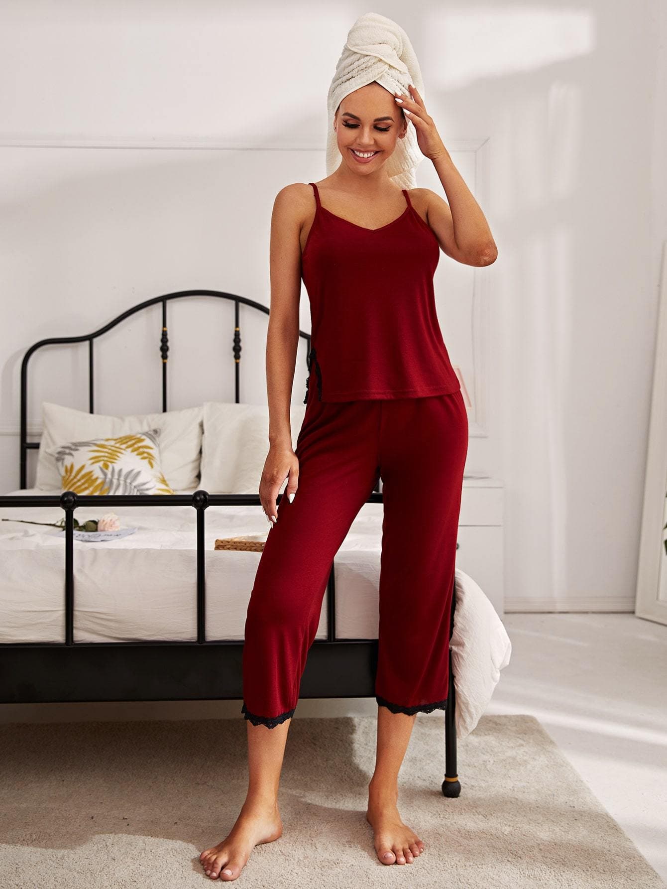 Spaghetti Strap Sleeveless Contrast Lace Split Pyjama Sleepwear Set