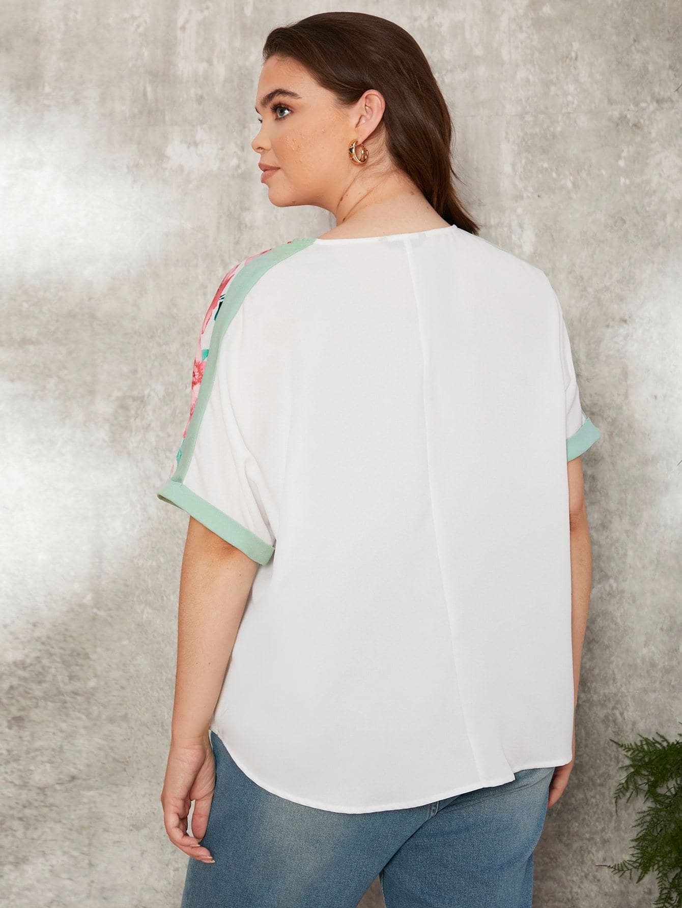 Plus White Floral Notched Neck Batwing Short Sleeve Top