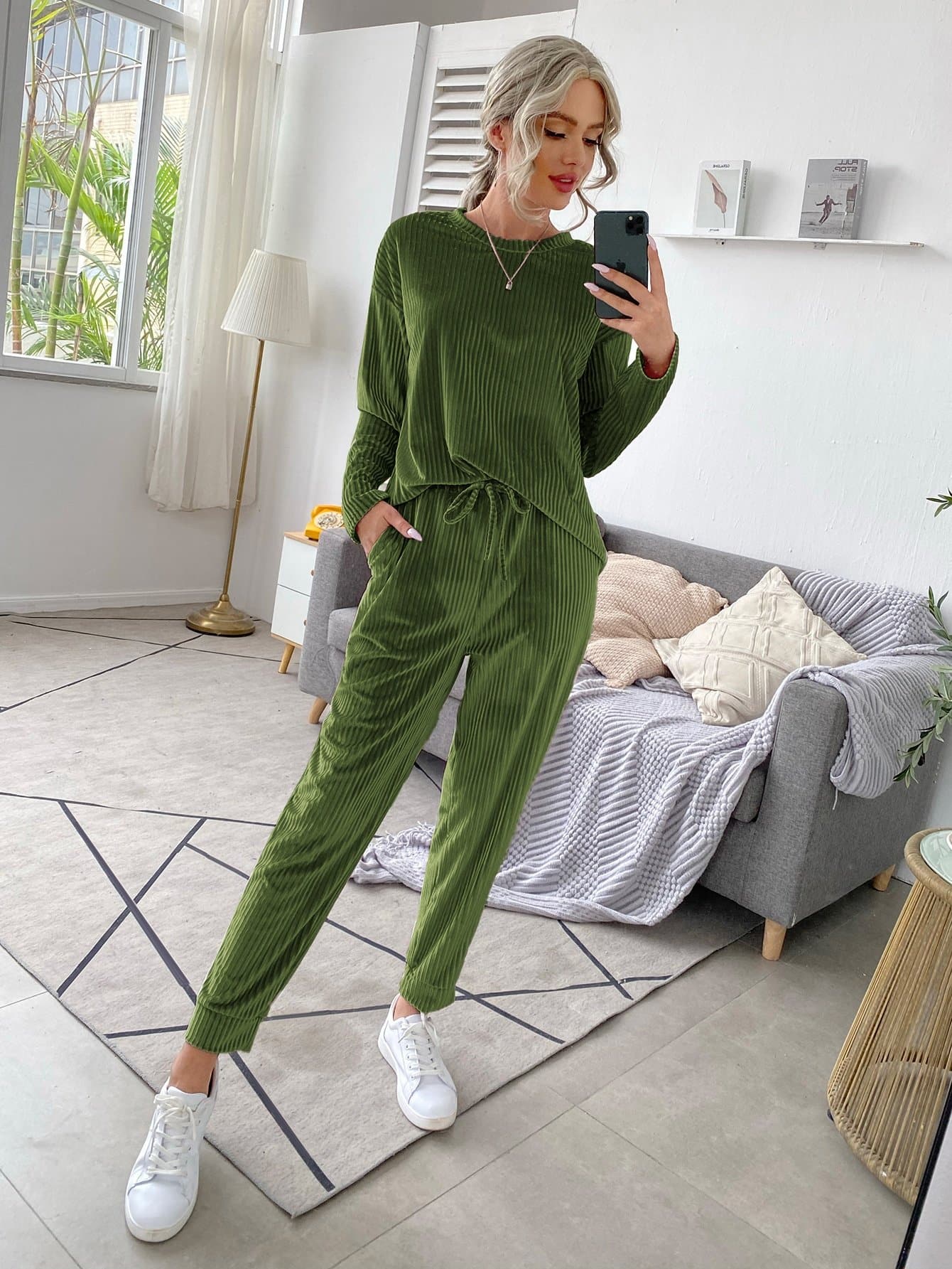 Round Neck Drop Shoulder Velvet Lounge Sleepwear Set