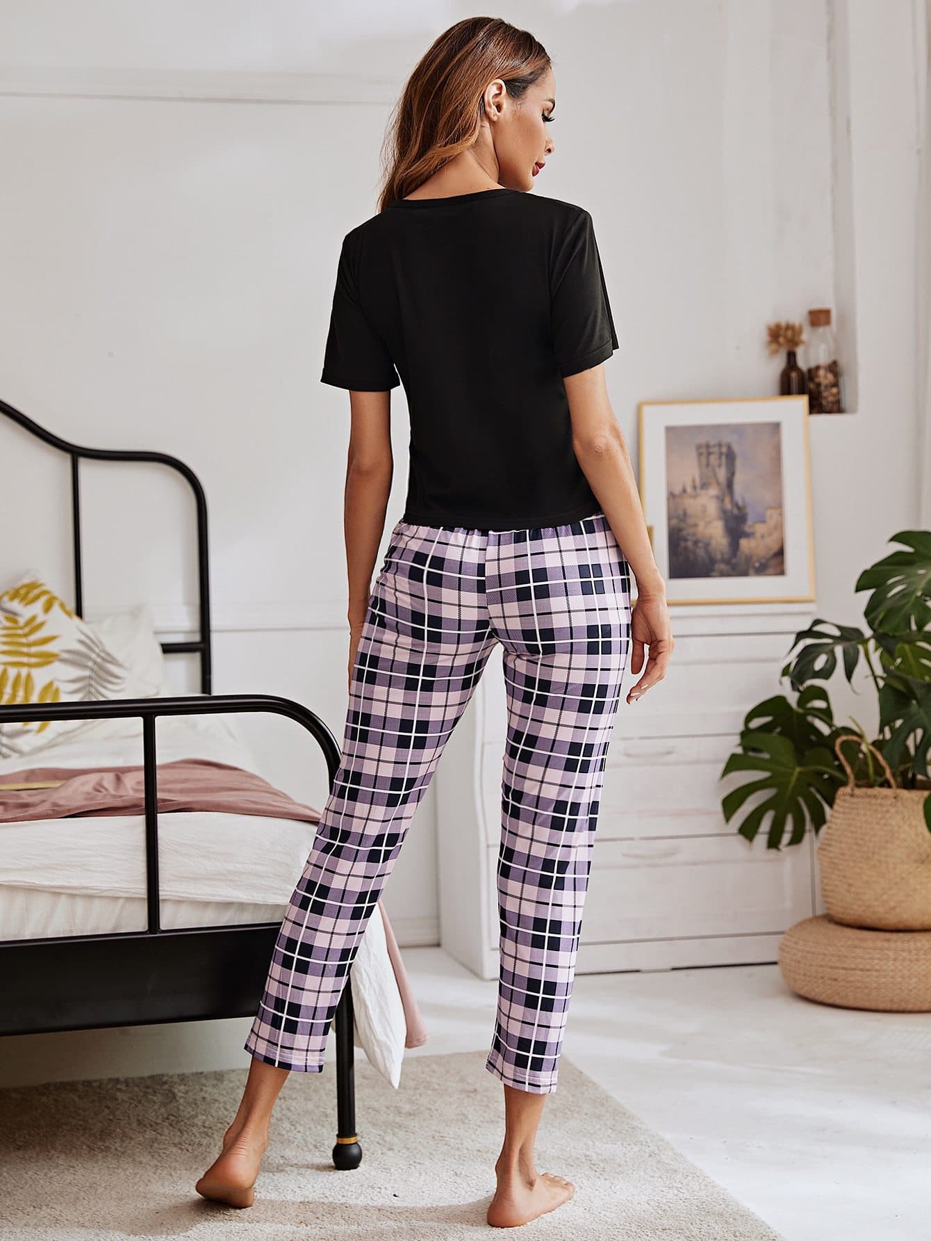 Round Neck Lip and Plaid Print Pyjama Sleepwear Set