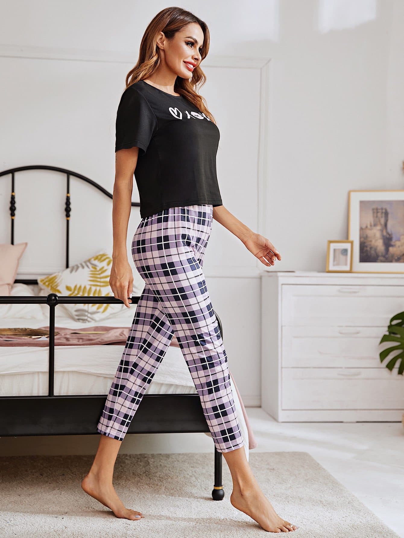 Round Neck Lip and Plaid Print Pyjama Sleepwear Set