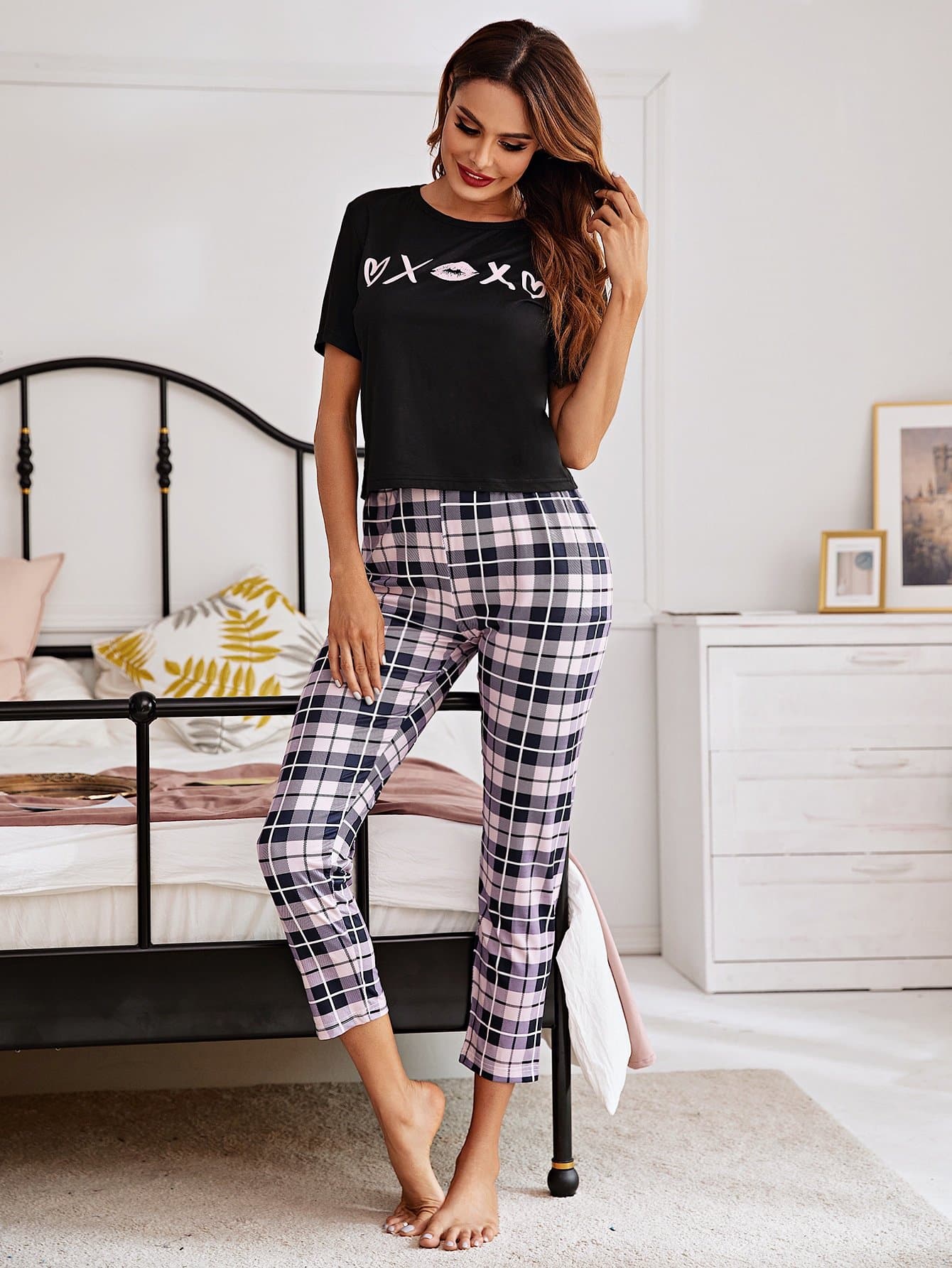 Round Neck Lip and Plaid Print Pyjama Sleepwear Set
