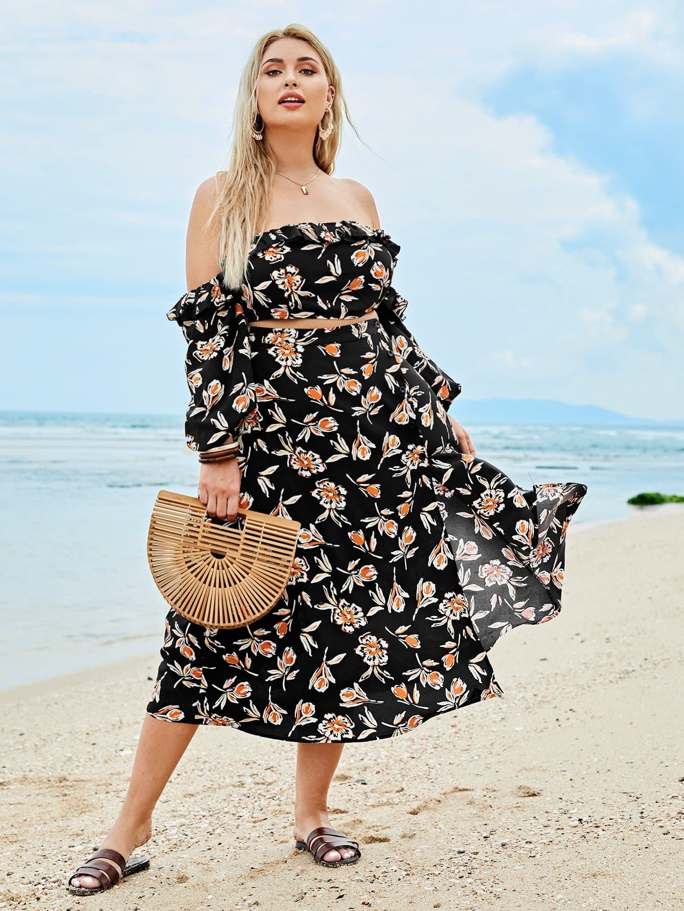 Plus Allover Floral Print Off Shoulder Lantern Sleeve Crop Top and Split Thigh Skirt Set