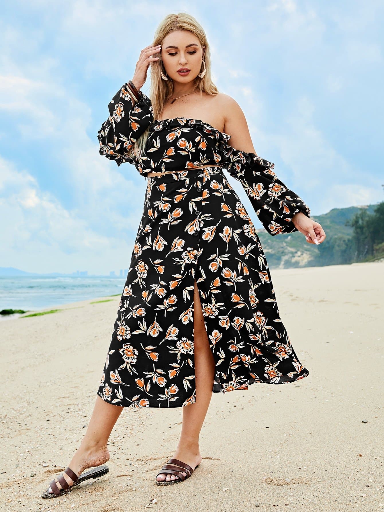 Plus Allover Floral Print Off Shoulder Lantern Sleeve Crop Top and Split Thigh Skirt Set