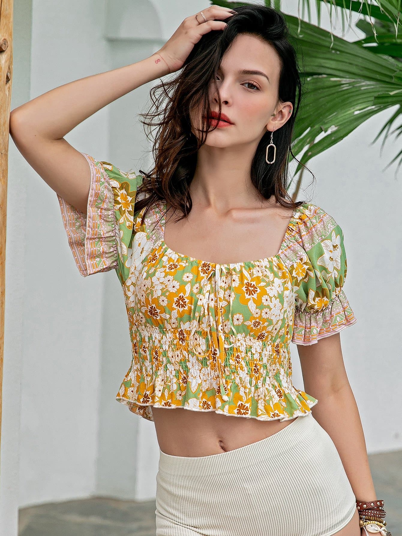 Scoop neck Flounce Sleeve Tie Front Shirred Floral Slim Fit Peplum Top