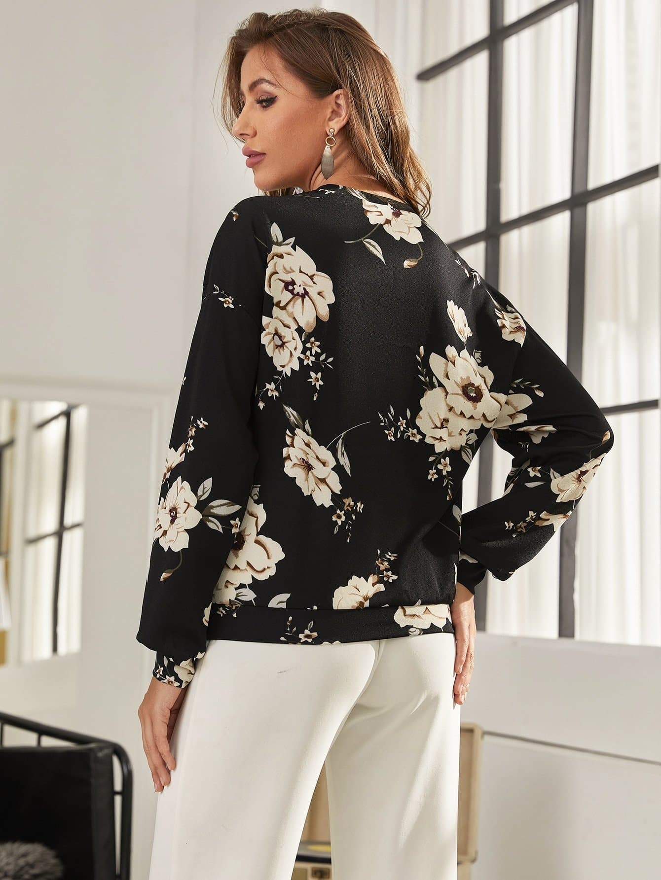 Black Round Neck Floral Print Drop Shoulder Sweatshirt
