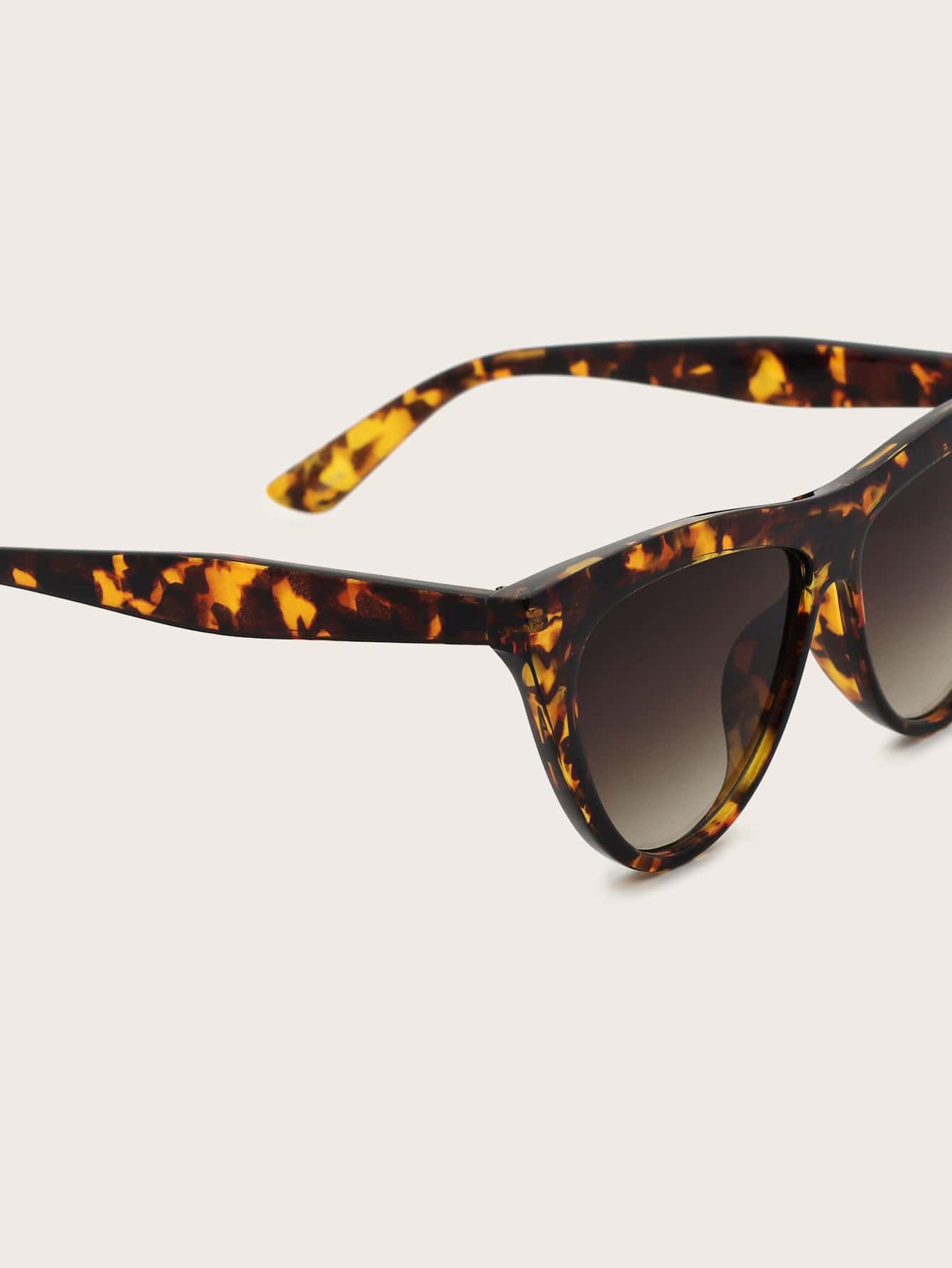 Tortoiseshell Frame Cat Eye Sunglasses