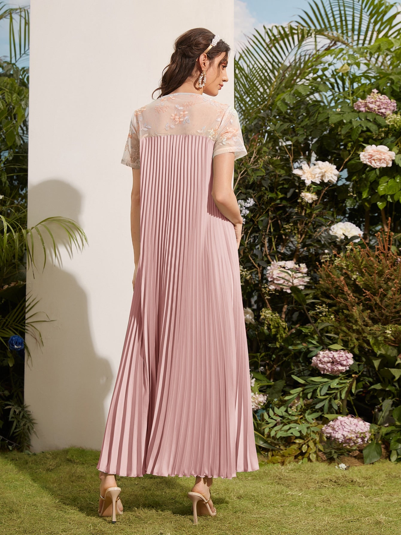 Round Neck Embroidery Mesh Yoke Pleated Dress