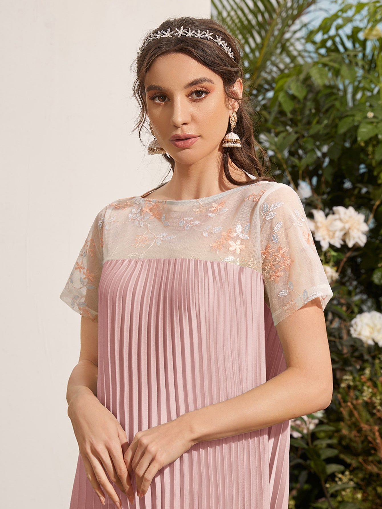 Round Neck Embroidery Mesh Yoke Pleated Dress