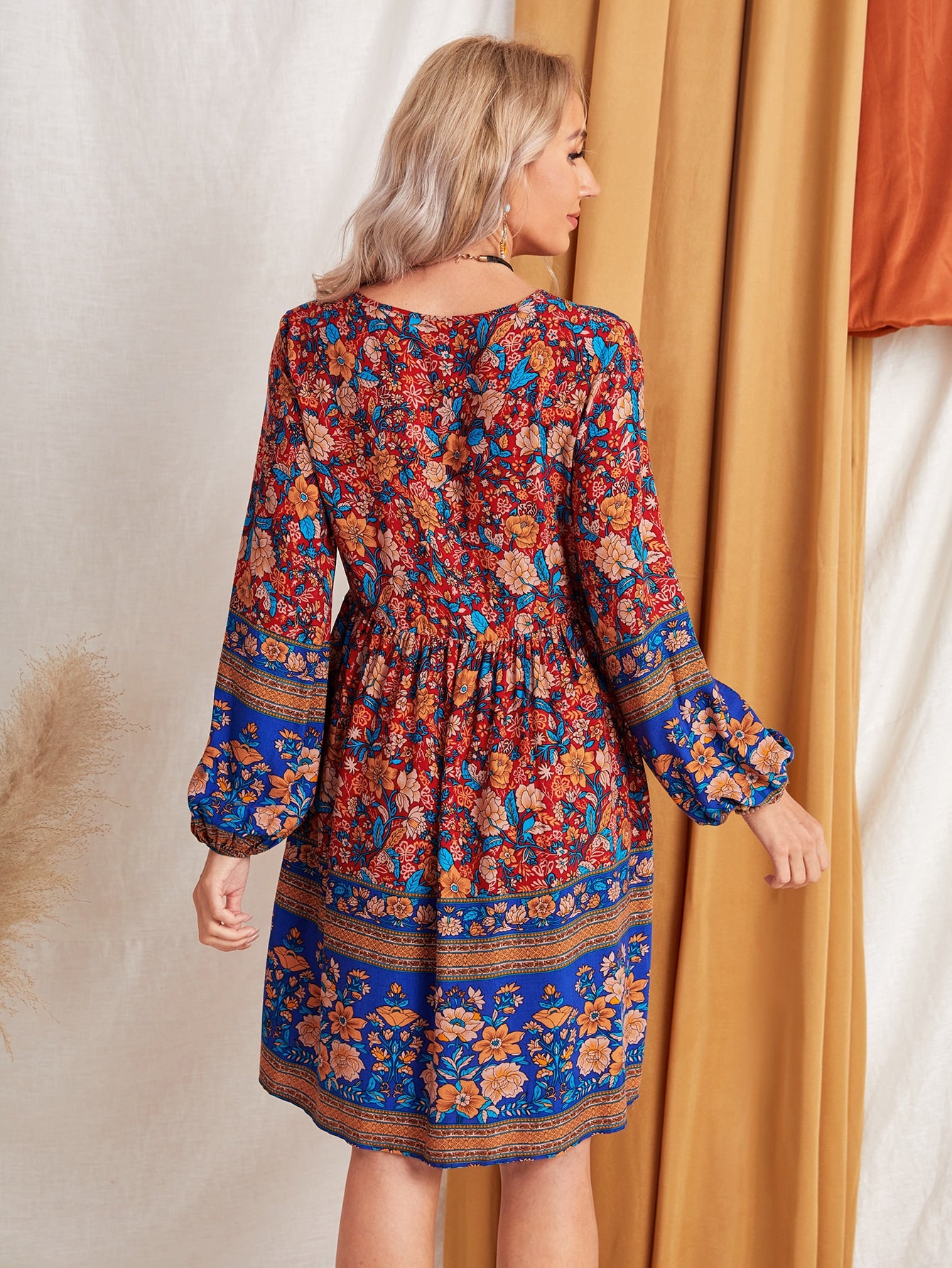V-Neck Floral Print Lantern Sleeve Short Dress