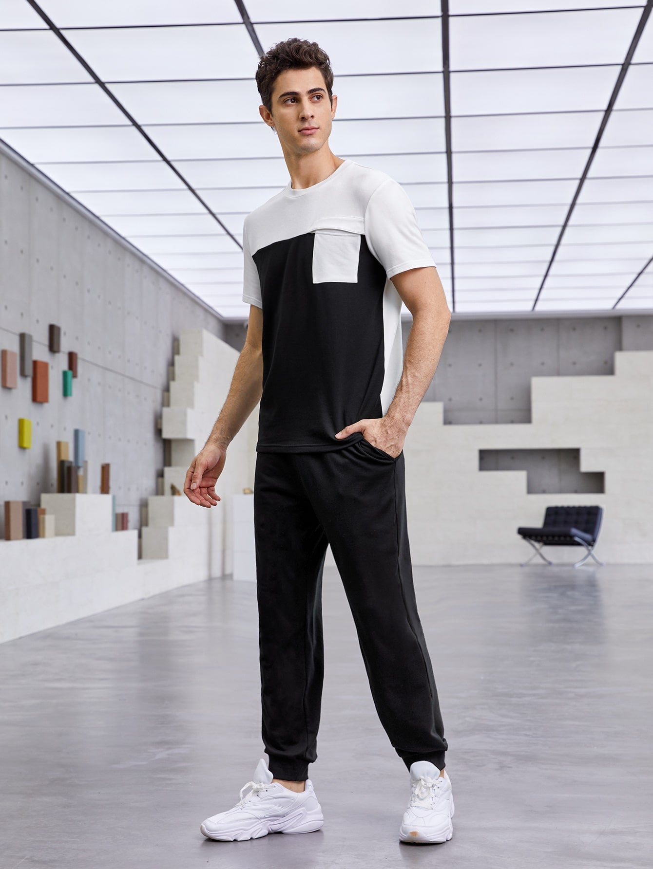 Black White Round Neck Colorblock Pullover and Joggers Set