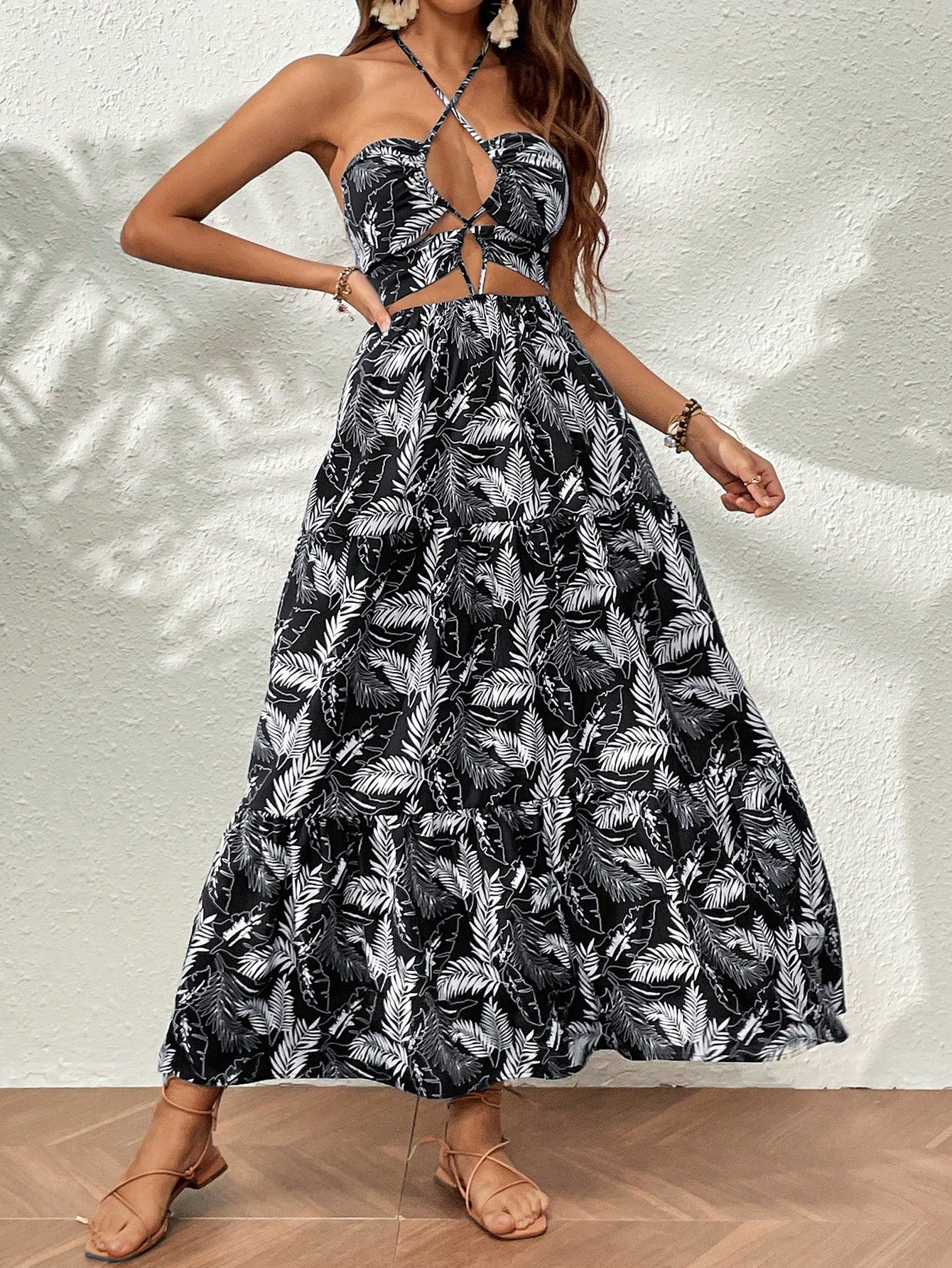 Black White Tropical Print Criss Cross Tie Backless Ruffle Hem Halter Wear.Style Black White Tropical Print Criss Cross Tie Backless Ruffle Hem Halter Wear.Style