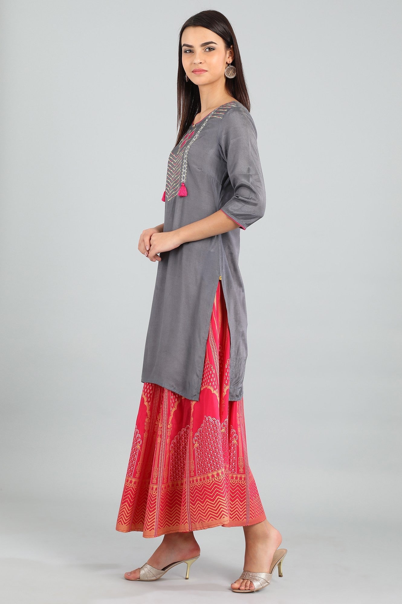 Grey Pink Round Neck Three Fourth Sleeve Embroidered Straight Kurta