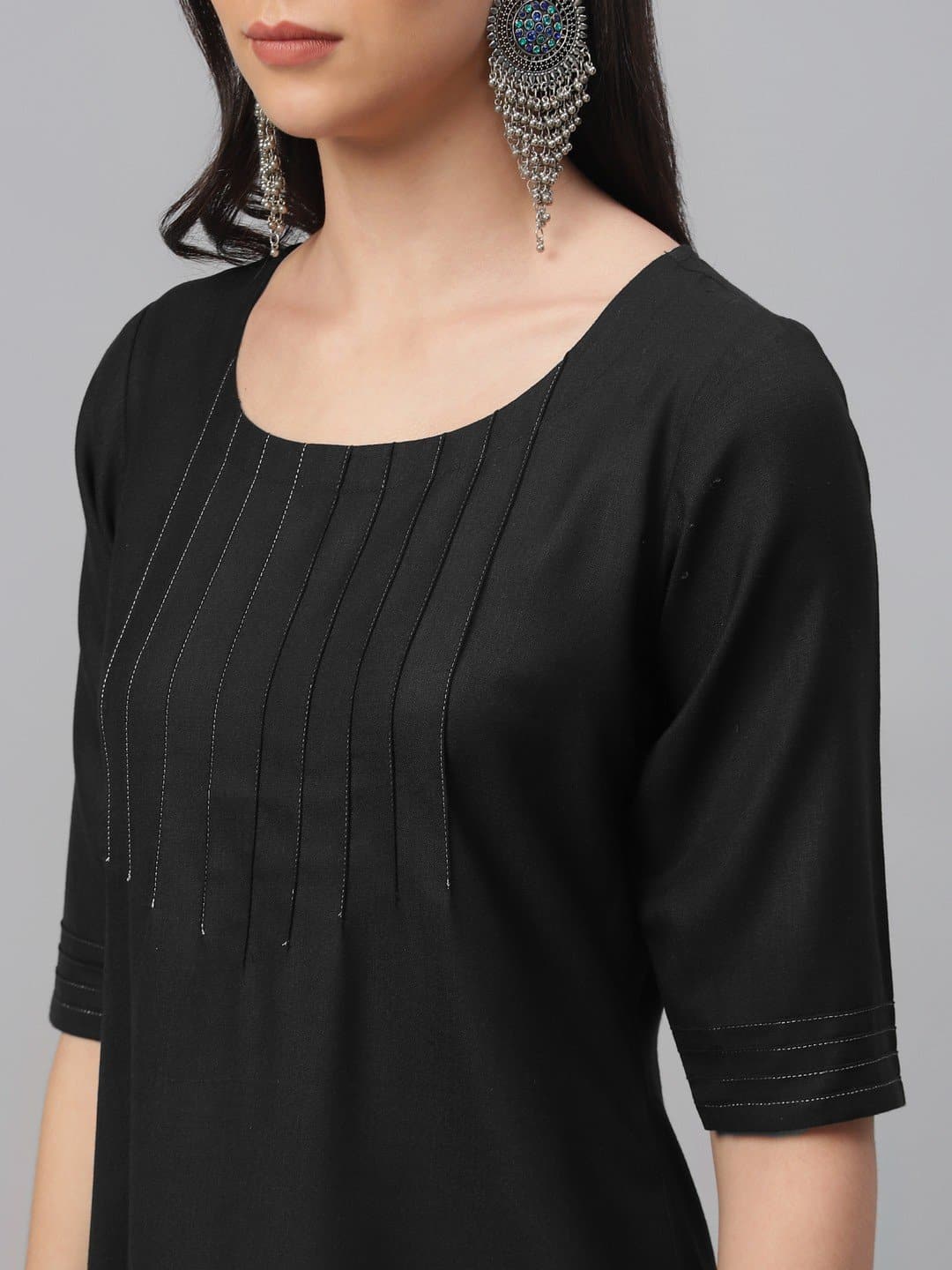 Black Round Neck Three Quarter Sleeve Solid Straight Kurta