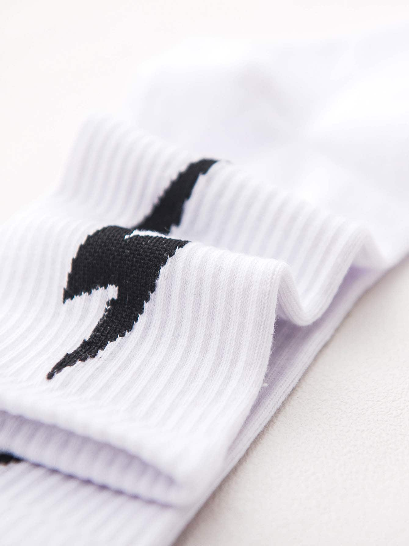 White Lightning Print Socks 1pair