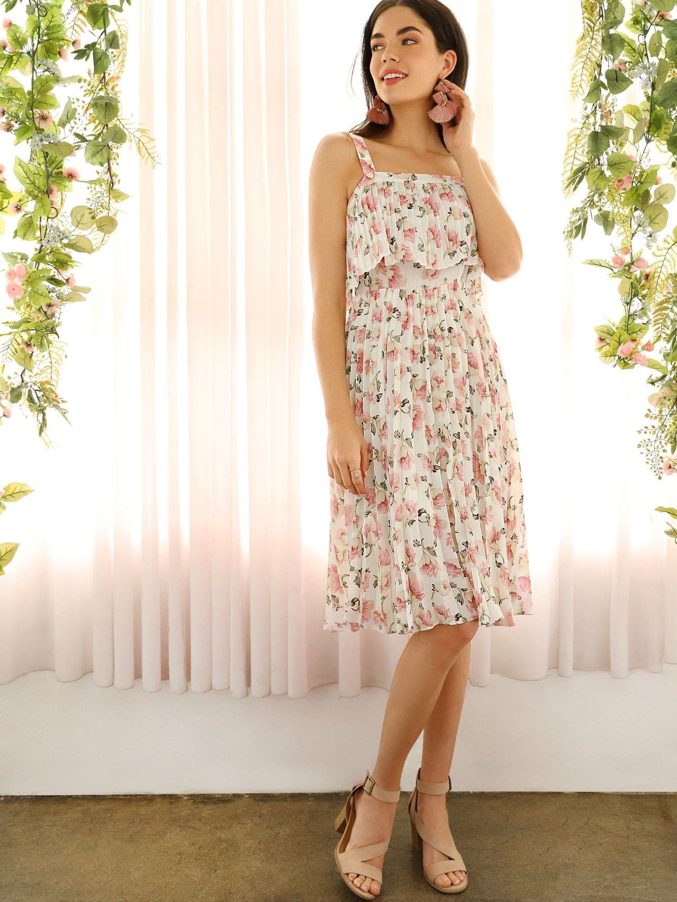Polyester Sleeveless Floral Print Pleated Ruffle Thick Strap Dress