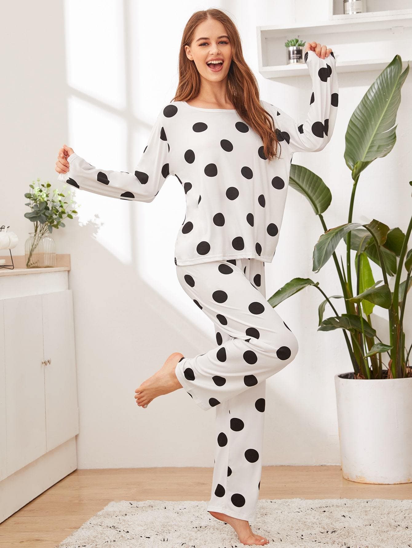 White Round Neck Polka Dot Pyjama Sleepwear Set