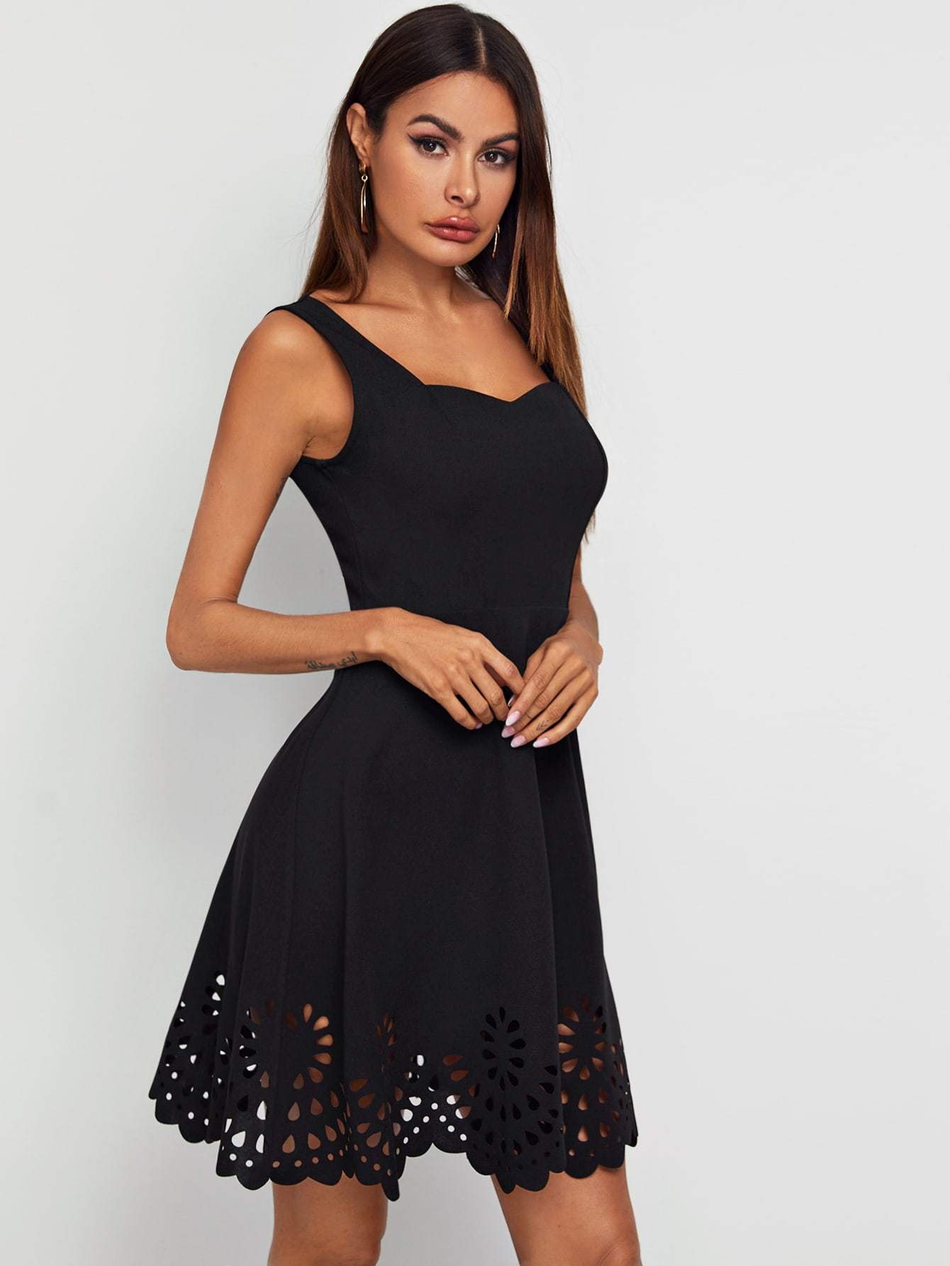 Black Sleeveless Laser Cut Scallop Hem Sweetheart Neck Dress